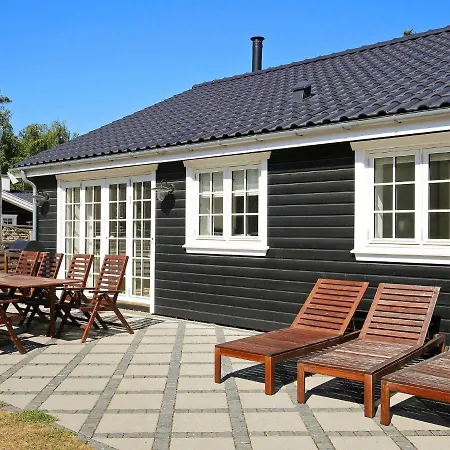 4 Star Holiday Home In H Jby
